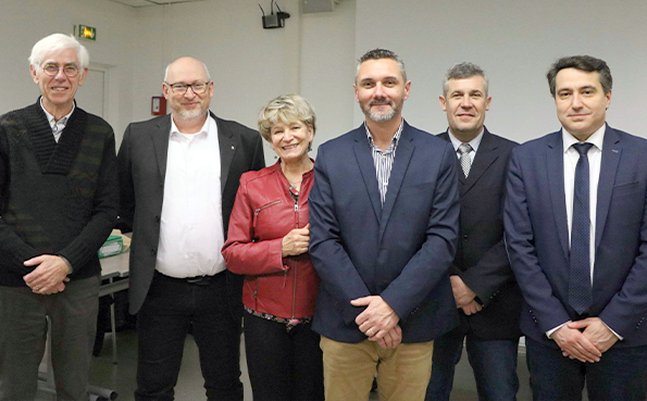 Hervé Retureau (4ème en partant de la gauche) entouré des membres du jury