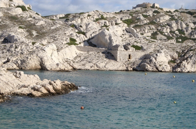 Colloque à ciel ouvert de la délégation Méditerranée de la SFHM aux îles du FRIOUL, le 28 octobre 2023 - Anse de Pomègues destinée à la quarantaine des navires