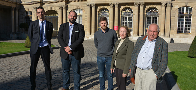 Sébastien Nofficial, David Plouviez, Nicolas Cochard, Raymonde Litalien et M. Sysberg lors de la remise des prix Etienne Taillemite 2016. Sébastien Nofficial, David Plouviez, Nicolas Cochard, Raymonde Litalien et M. Sysberg lors de la remise des prix Etienne Taillemite 2016.